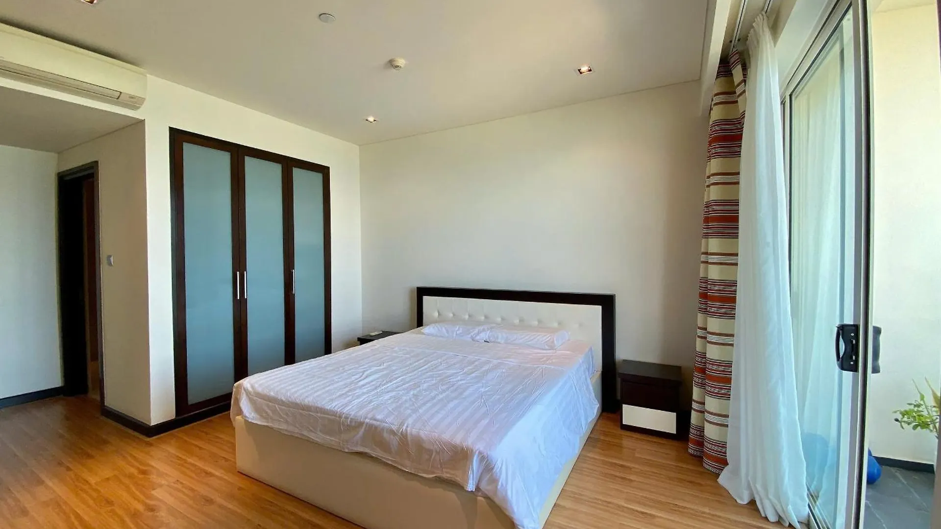 Can Ho Nha Trang Ln Sat Bien - Ngay Trung Tam Nha Trang 0*,  Vietname